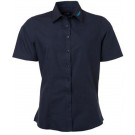 color:navy